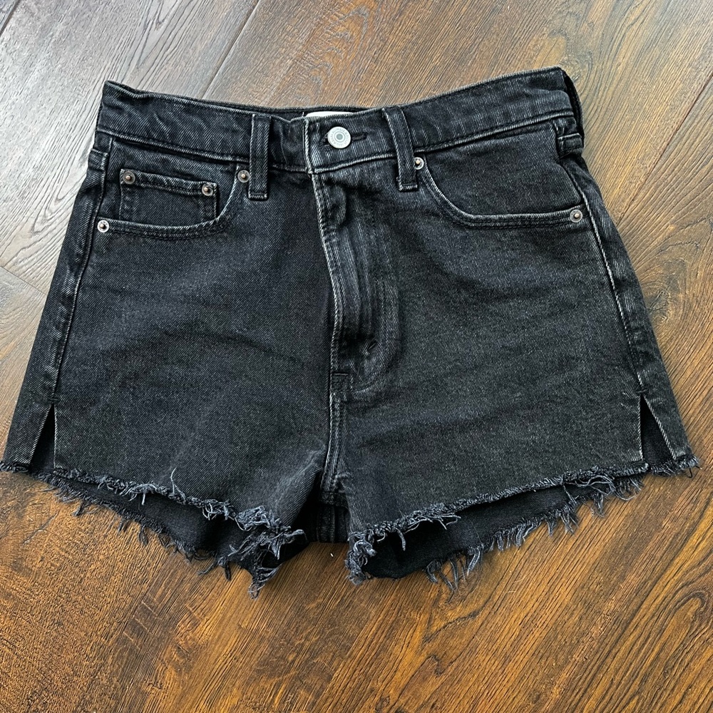 Abercrombie high rise Mom short